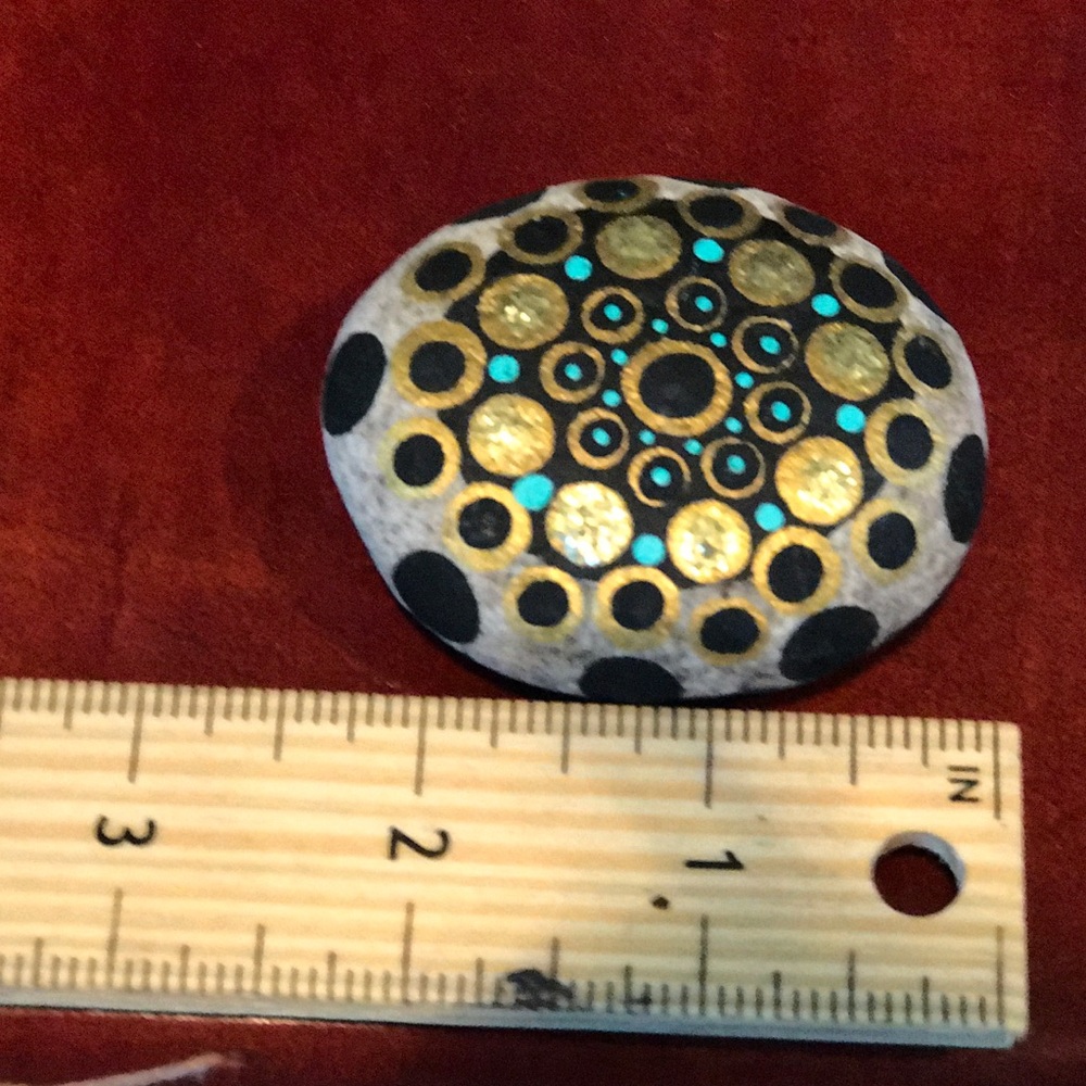 Hand painted stone - Picture 3 of 4